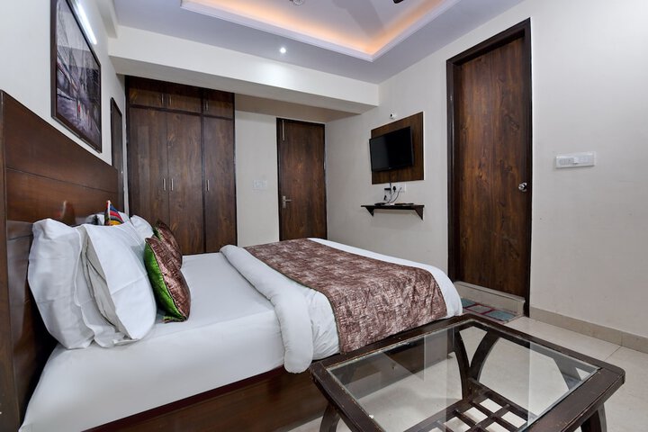 Room 15 of 38