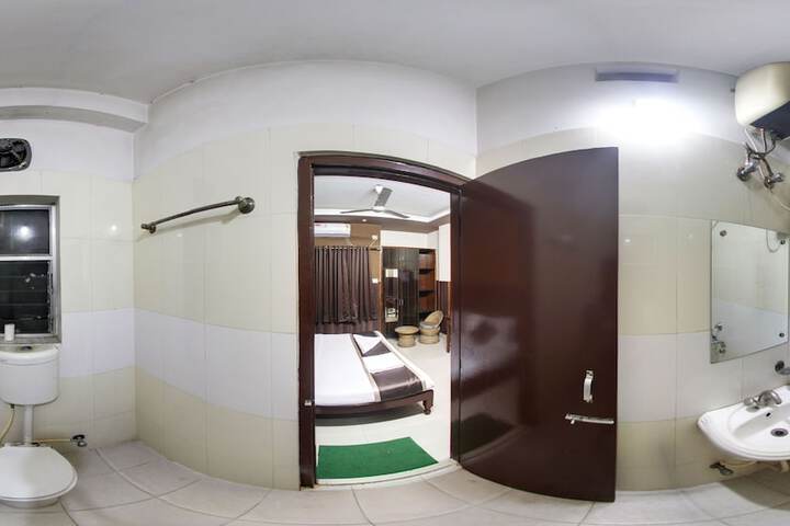 Room 28 of 33