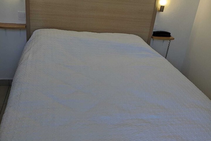 Room 9 of 19