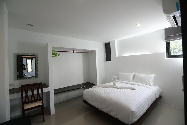 Room 14 of 28
