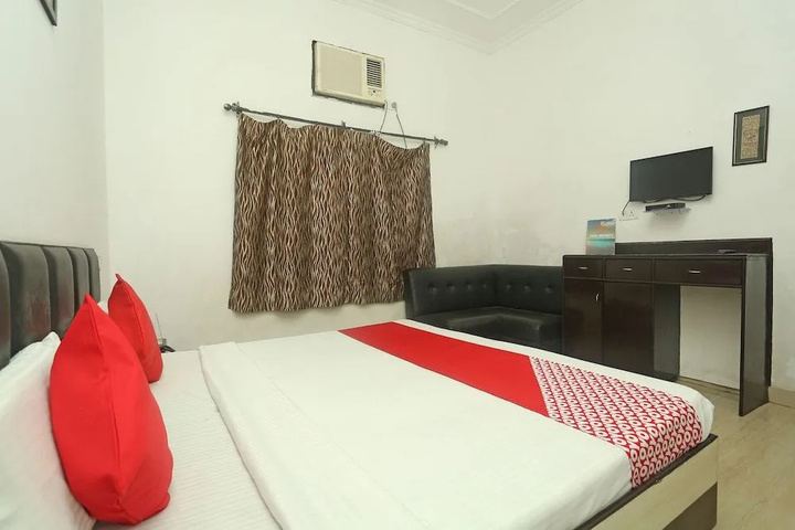 Room 4 of 11
