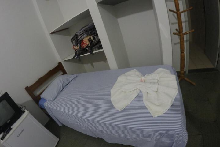 Room 16 of 64