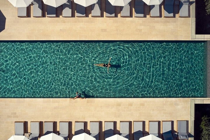 Pool 90 of 127