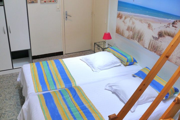 Room 3 of 100