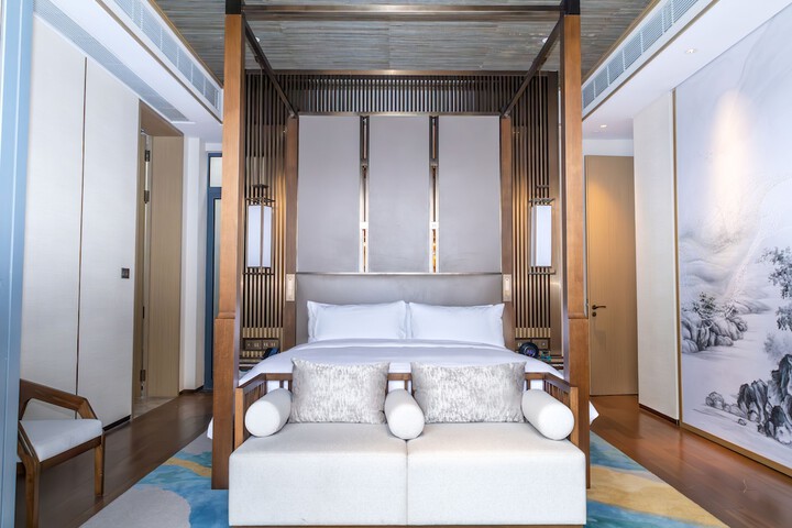 Room 15 of 82