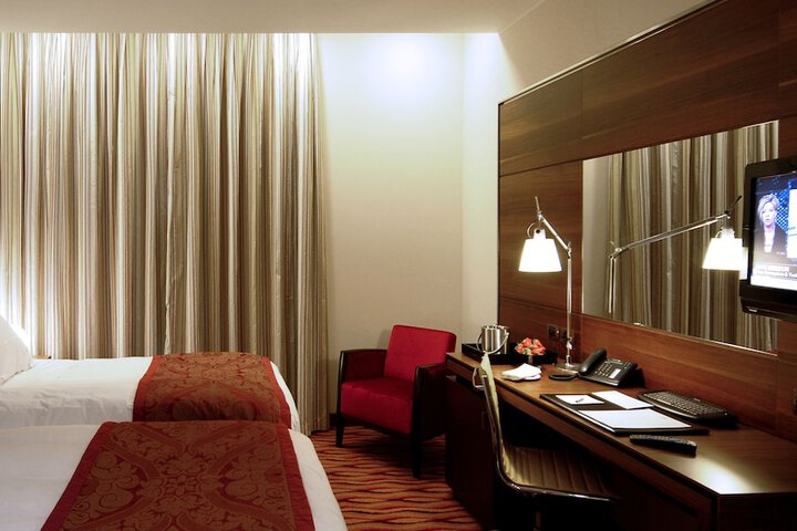 Room 25 of 168