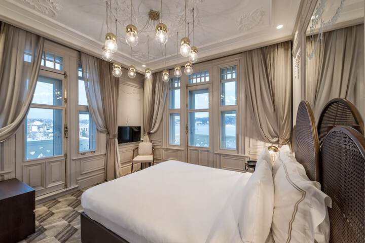 Room 5 of 91