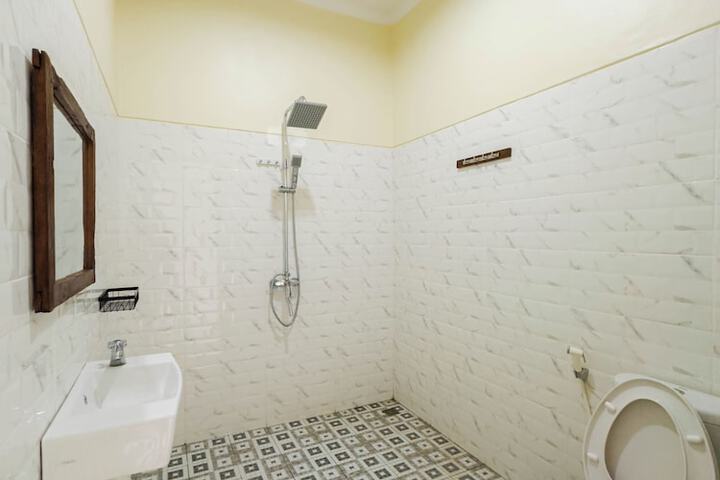 Room 50 of 73