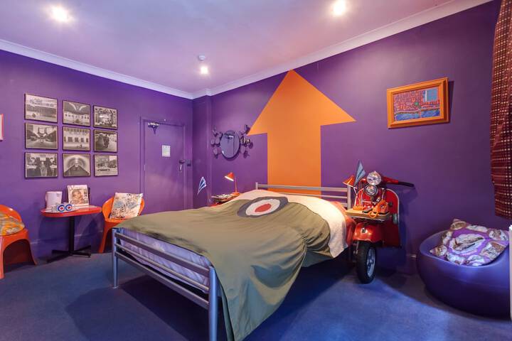 Room 4 of 272