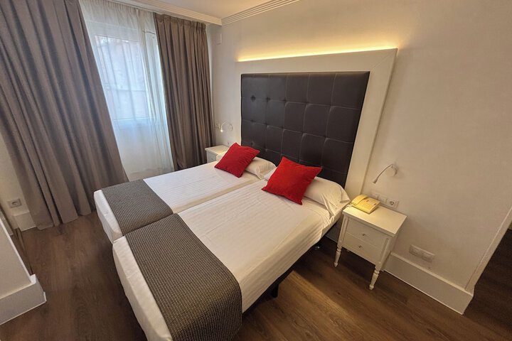 Room 7 of 36