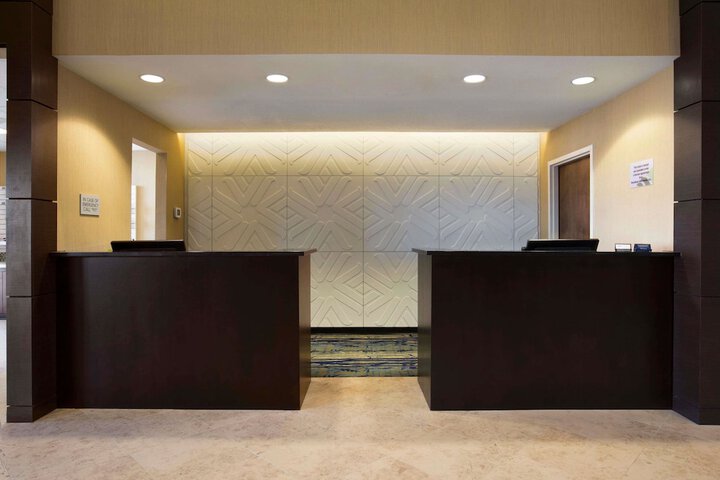 Entrance & Lobby