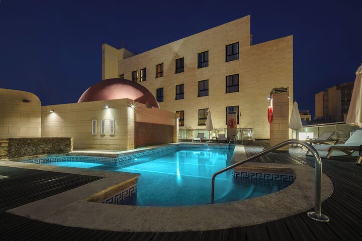 Hotel with Pool