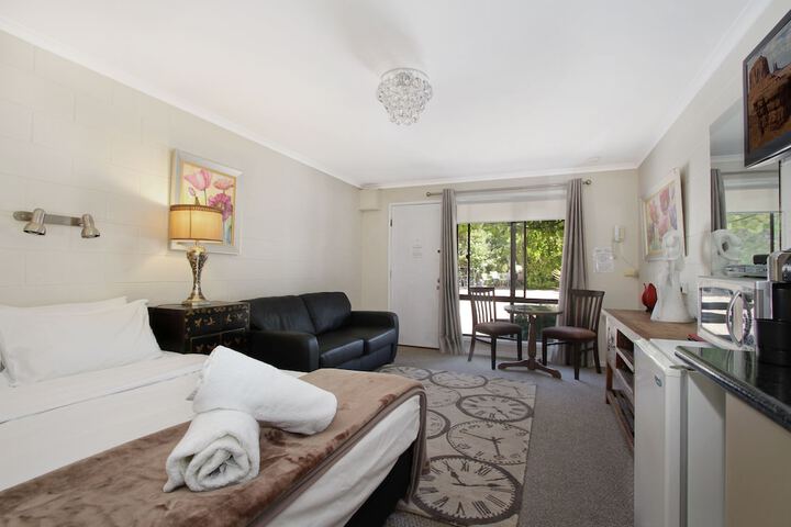 Room 4 of 43