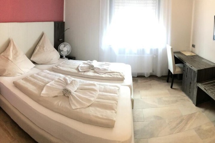 Room 33 of 63