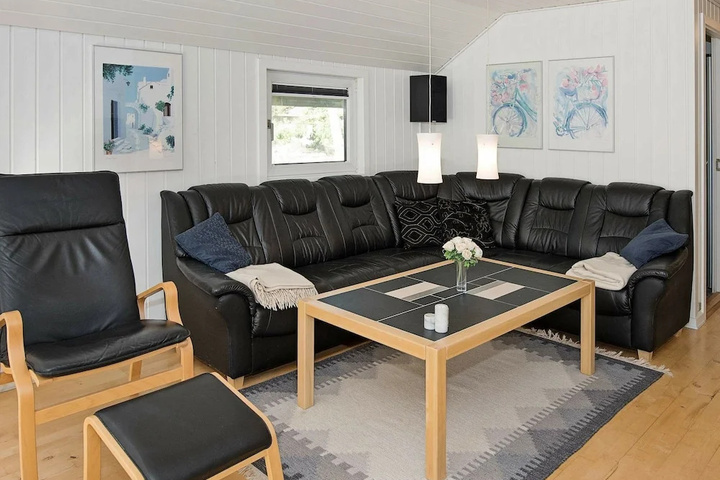 Room 5 of 16