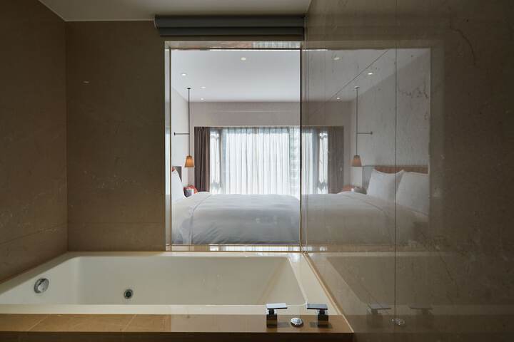 Room 11 of 41