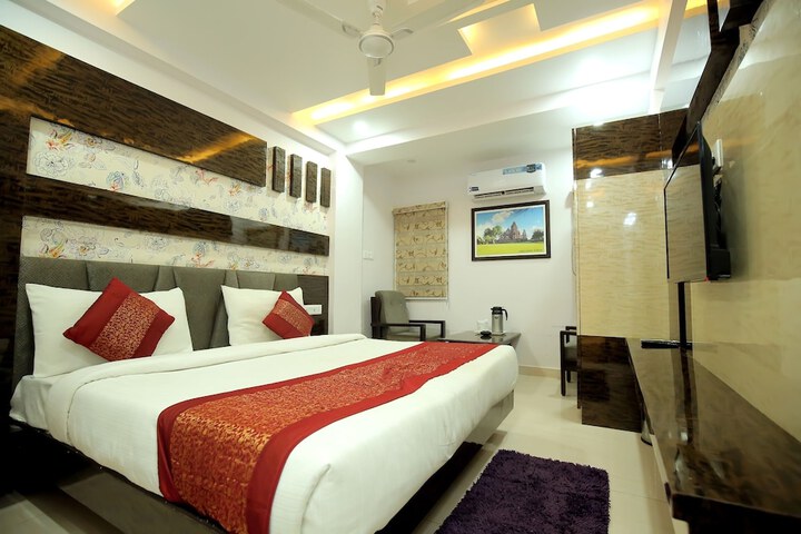 Room 5 of 17