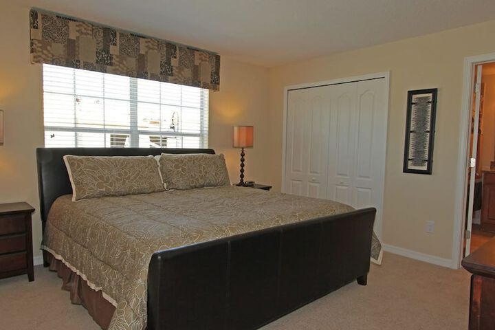 Room 6 of 16