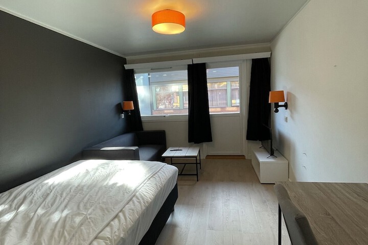 Room 2 of 5