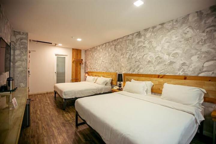 Room 18 of 34
