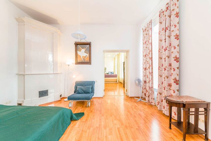 Room 2 of 18