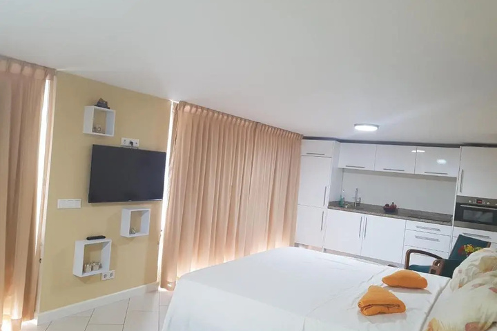 Room 3 of 11