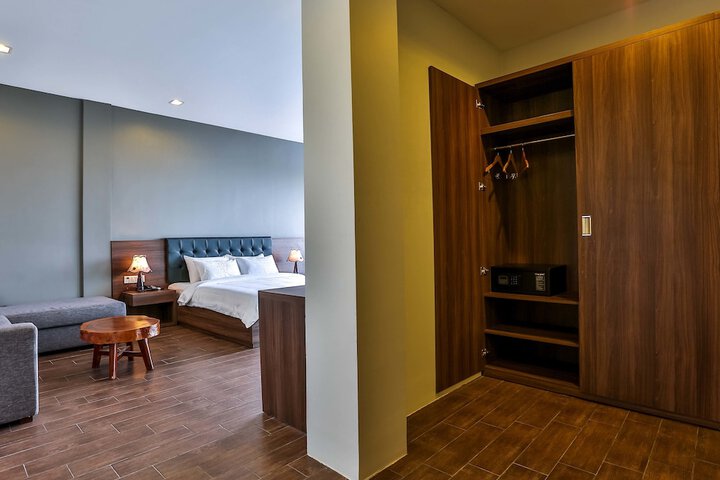 Room 5 of 145