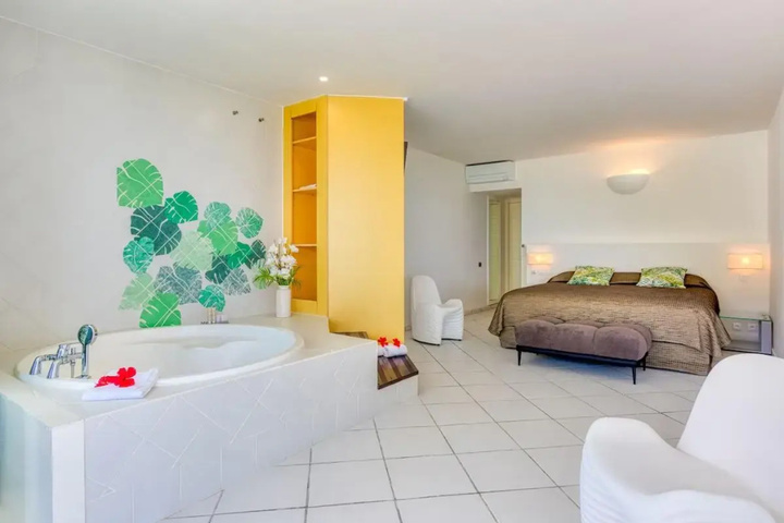 Room 5 of 26