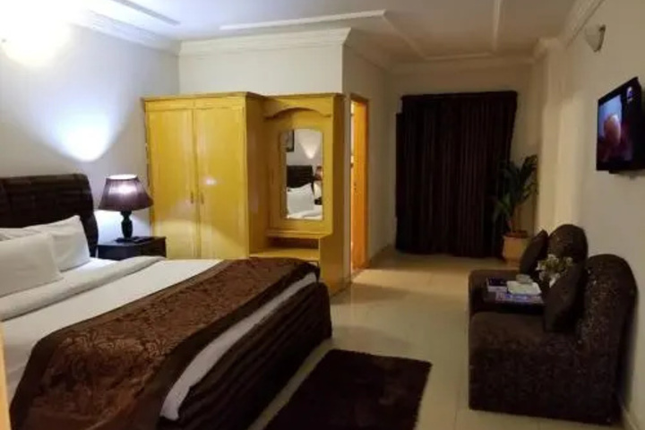 Room 2 of 2