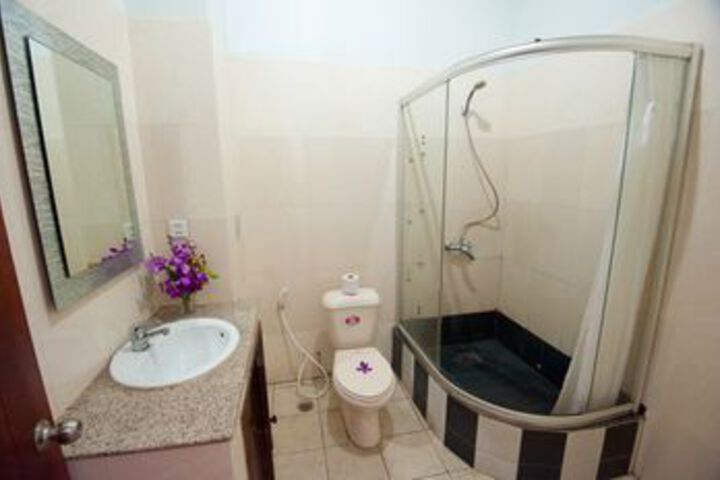 Room 8 of 32