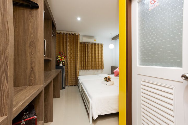 Room 5 of 25