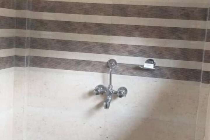 Room 10 of 12
