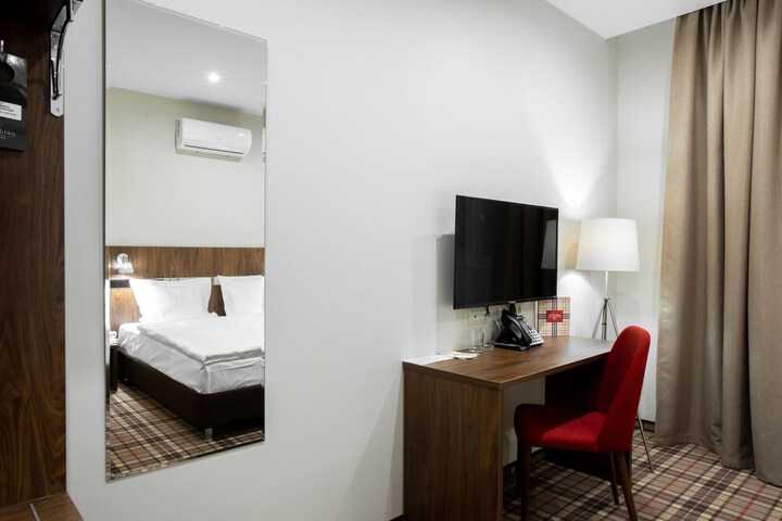 Room 8 of 25