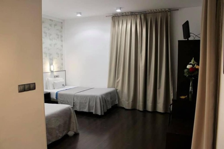 Room 10 of 36