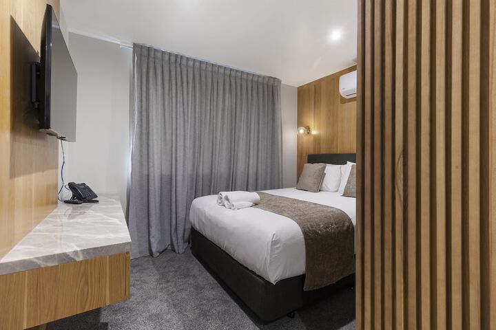 Room 19 of 28