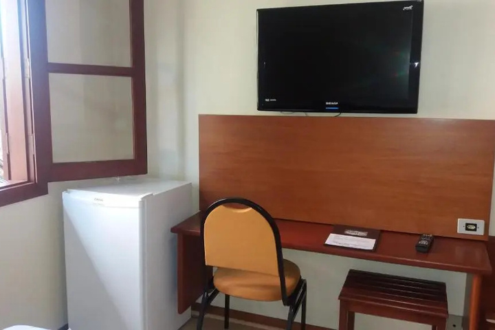 Room 7 of 18