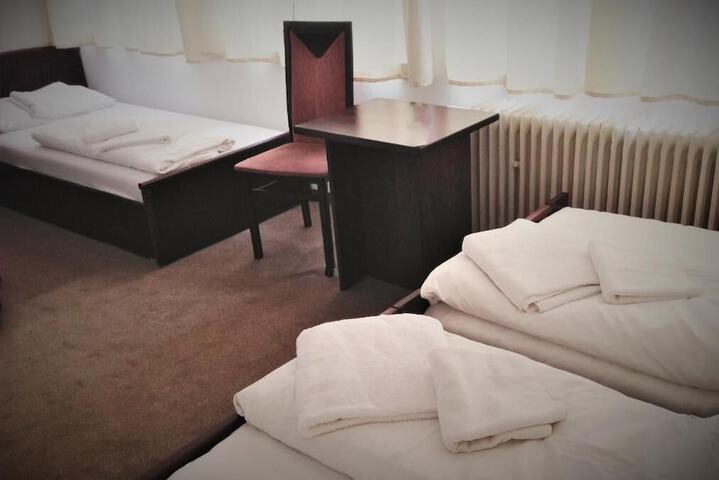 Room 33 of 167