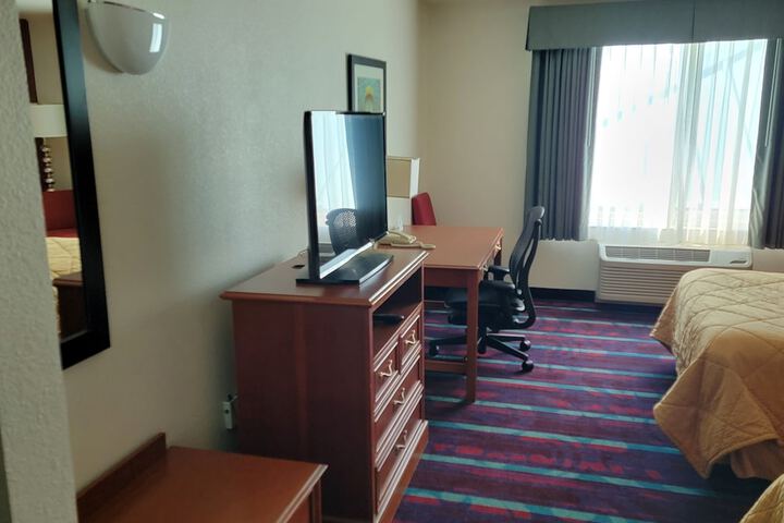 2 Queen Beds (4 of 6)
