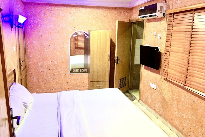 Room 15 of 35