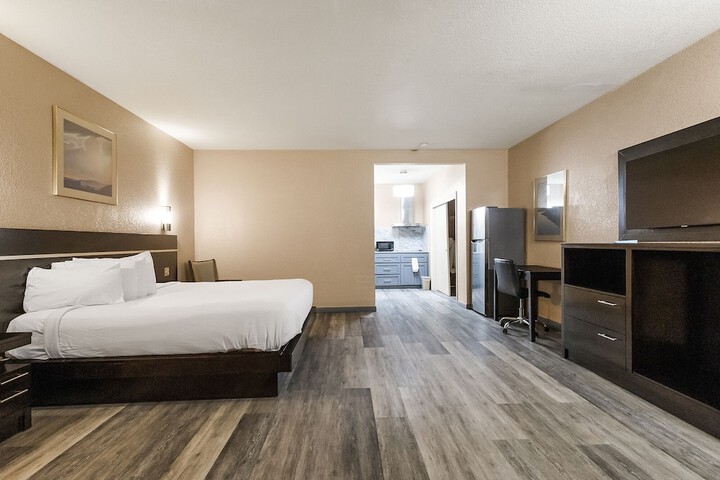 Standard | King Bed (3 of 30)