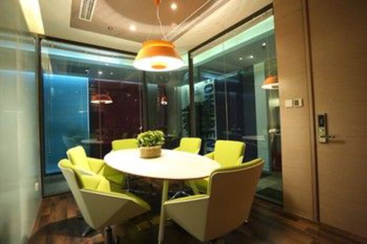 Business Center 18 of 96