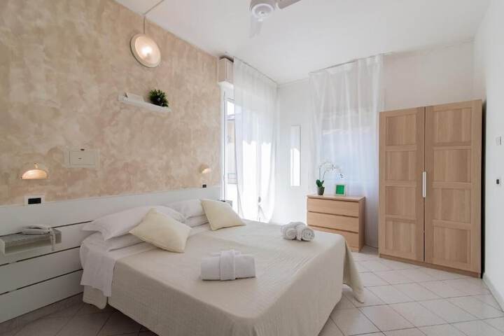 Room 9 of 27