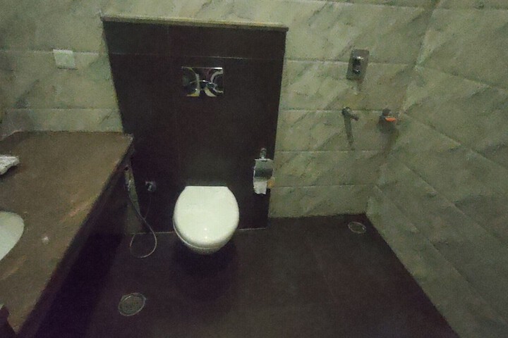 Room 17 of 19