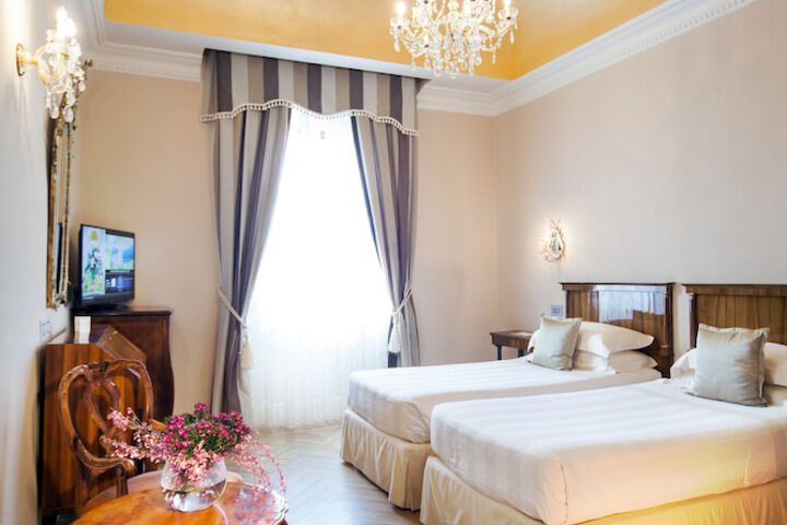 Room 20 of 106