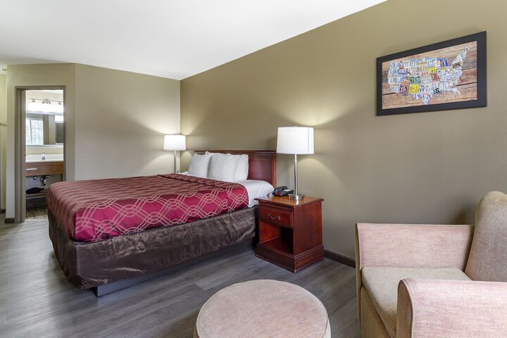 1 King Bed (5 of 6)