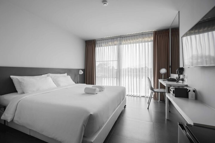 Room 3 of 37