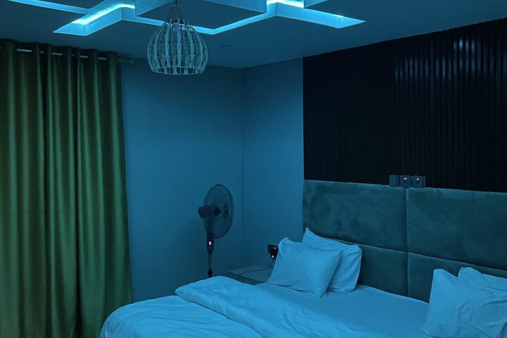 Room 2 of 34
