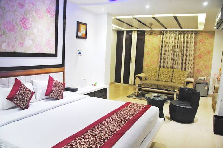 Room 4 of 17