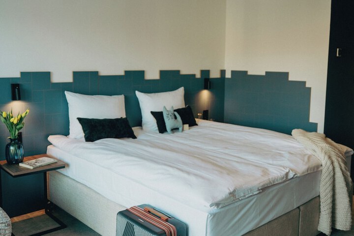 Room 2 of 37