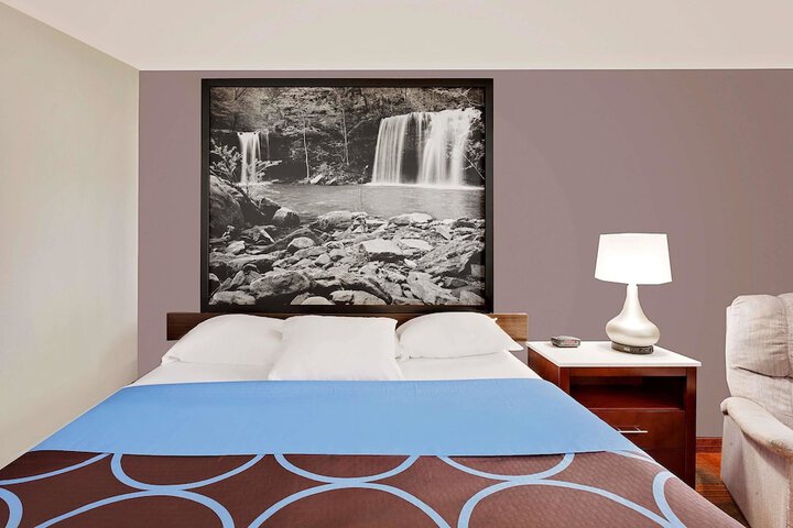 1 King Bed (1 of 8)